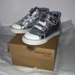 NEW size 6 See Kai Run Silver Metallic High-Top Kids Sneakers